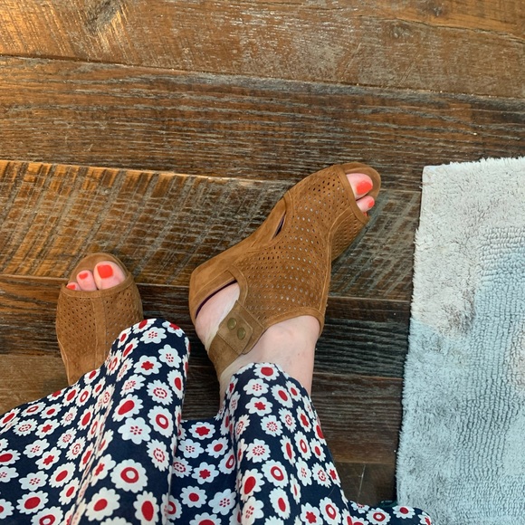 Vaneli suede sandals Size 7 1/2 - Picture 12 of 14